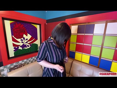 ❤️ Cutie Japanese pẹlu awọn omu nla ṣe baraenisere pẹlu awọn nkan isere ibalopọ ati pe o ni orgasm kan. O sọrọ ninu ifọrọwanilẹnuwo kan nipa iriri onibaje rẹ. Awọn ori omu nla ati obo ti o ni irun ti n kerora. Osaka onihoho ❤️ Iwa onihoho furo